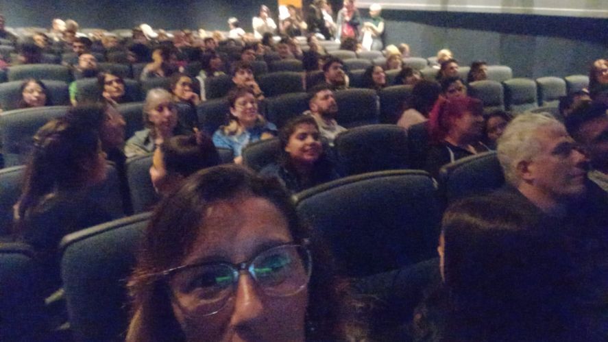 En la sala 2 del complejo Cinema Paradiso de La Plata se proyectó con un muy buen marco de público el film "Carrero", rodado íntegramente en el Barrio Malvinas de la localidad platense de Melchor Romero