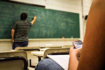 El Consejo de Educación decide si flexibiliza las condiciones para pasar de año