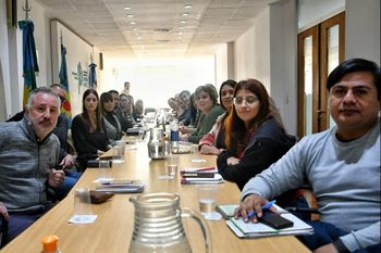Paritarias: Provincia convocó a docentes y estatales