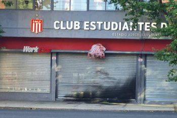 Ataque al estadio de UNO de Estudiantes con bombas molotov