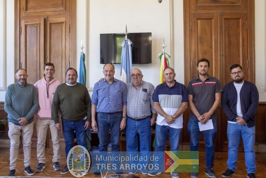 Expareja se enfrentó en las elecciones del pueblo pero los arrasó otro candidato Expareja se enfrentó en las elecciones del pueblo pero los arrasó otro candidato