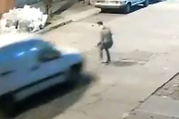 asaltaron a su madre, persiguio a los ladrones y atropello a uno