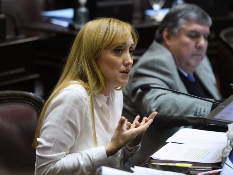 Debate por prohibición de llamadas de jefes fuera del horario laboral