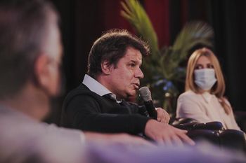 Manes invitó a debatir a Santilli