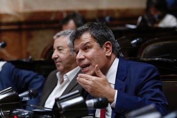 facundo manes apoyo el plan de ciencia del gobierno y marca la distancia con el pro