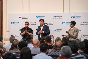 Fernando Espinoza y Juan Cabandié firmaron un convenio para llevar energía solar a La Matanza.