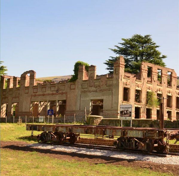 Dos años después de la inauguración del Club Hotel, se puso en marcha un tren para trasladar huéspedes. Foto: gentileza de @sierraventanaturismo.