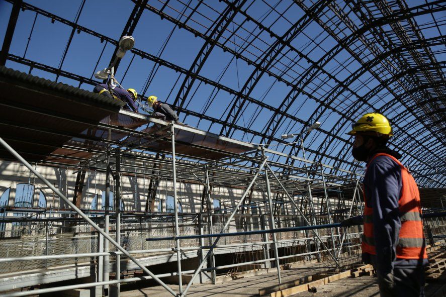 Las obras en la estación de trenes de La Plata se harán en dos etapas para no interrumpir el servicio.