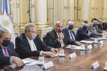 Juan Manzur junto a los ministros