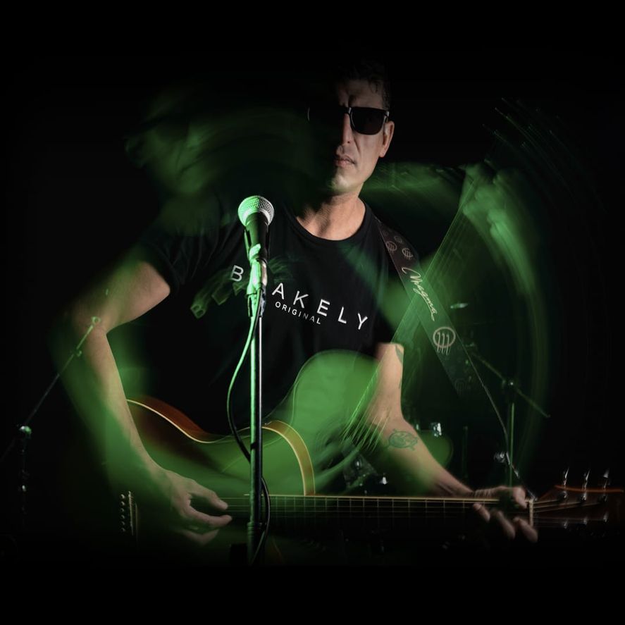 Gabo Duarte, cantante de la banda de rock Mala Información.