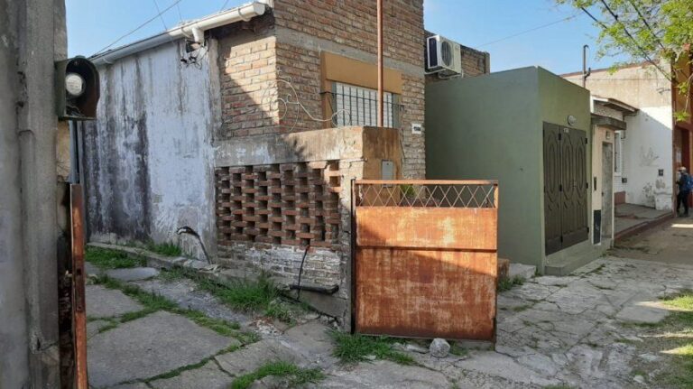 Falsos deliverys tiran gas pimienta y roban a dos jóvenes en La Plata