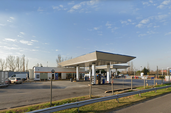 Los delincuentes robaron 20 mil pesos de la YPF situada en el kilómetro 54 de la Autopista del Oeste en el partido de General Rodríguez y se tirotearon con un policía