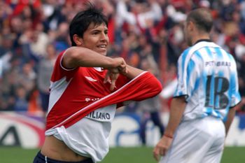 Septiembre inolvidable: en el día del maestro, el Kun dejó un gol para el recuerdo.