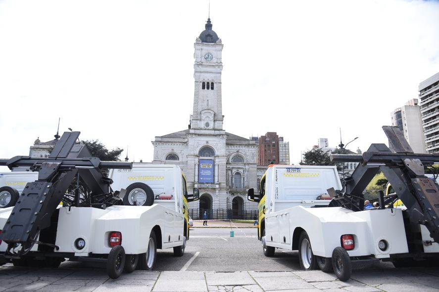 Días atrás el intendente Julio Garro había presentado las nuevas grúas de acarreo del Municipio.