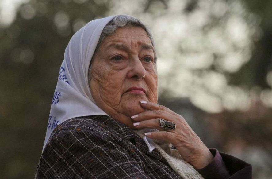 El Papa Francisco quiso "estar cerca" tras la muerte de la referente de Madres de Plaza de Mayo, Hebe de Bonafini, este último domingo.