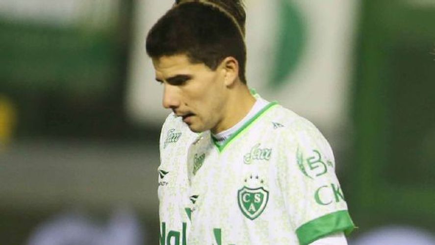 Fornari con la camiseta de Sarmiento: su paso por Europa terminó en pesadilla.