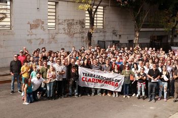 trabajadores de clarin salieron a diferenciarse y condenar al grupo