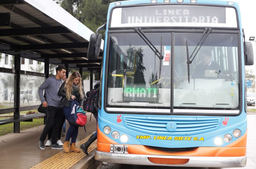 Los estudiantes de la UNLP pueden iniciar el trámite de solicitud on line a través del sistema de alumnos SIU Guaraní correspondiente a su facultad y con su clave de acceso
