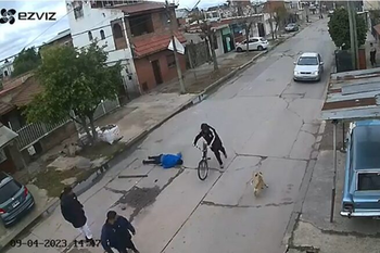 ataque feroz y robo a un adolescente en lomas de zamora