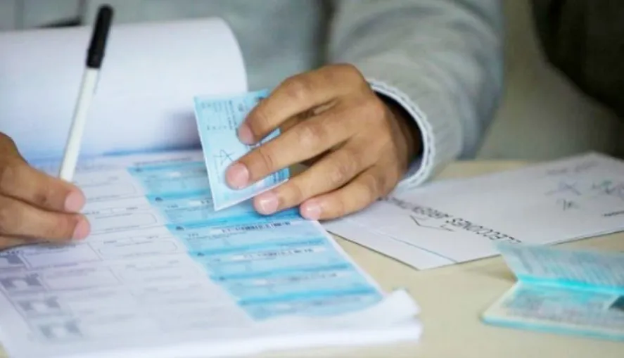 Luego de emitir tu voto, pedí el troquel con la constancia. Es importante en caso de que haya errores en el sistema y no figure la emisión de tu voto.