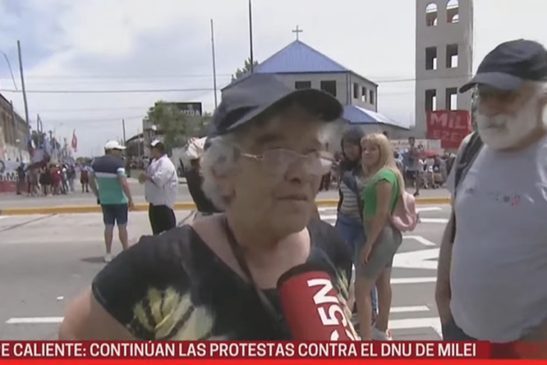 Una jubilada explicó por qué llevan a los hijos al piquete: “acá comen”