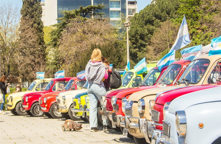 Los vehículos presentados por “Fiat 600 Club La Plata” fueron un gran atractivo para grandes y chicos