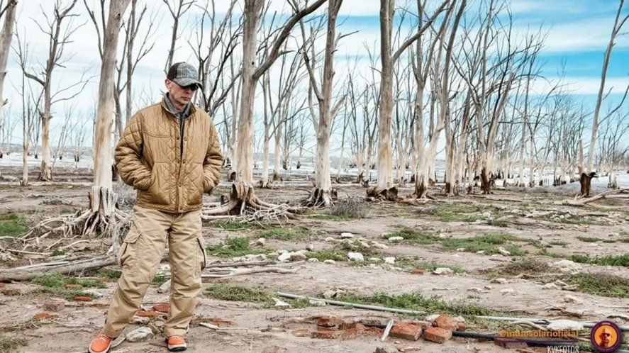 El Indio Solari en Villa Epecuen, provincia de Buenos Aires