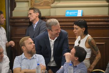 con los bonaerenses a la cabeza, 500 intendentes presentaron un amparo contra el dnu de javier milei