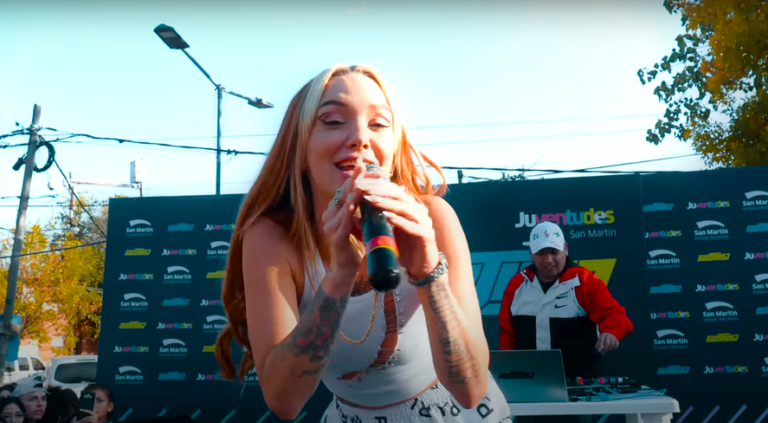 Egresados vs La Joaqui: contrataron a la cantante y la denunciaron en las redes