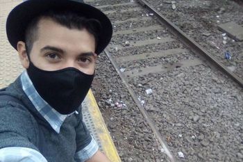 ¿como es vivir siendo un cantante de tango en el tren roca?
