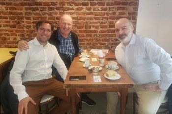 El juez Santiago Martín junto a Daniel Sabsay y José Esain, quienes presentaron recursos para frenar la exploración de petróleo en el Mar Argentino.