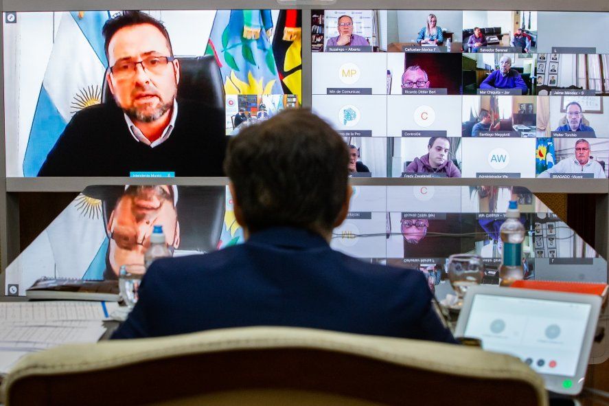 En medio de las picas entre el PRO y la UCR, un alcalde boina blanca salió en defensa del IOMA y convocó a sus pares a hacer lo mismo.