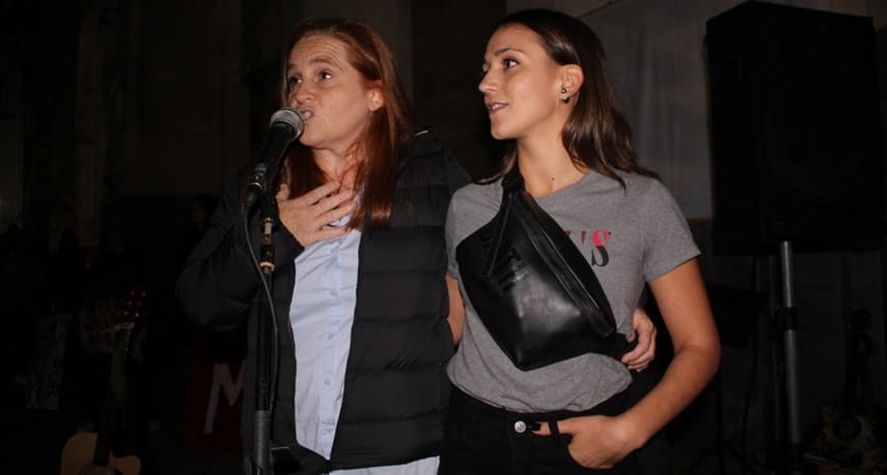 La abogada Claudia Gatti junto a la denunciante de Manuel Mosca, Marilina Cattaeno (Foto Presente Noticias) 