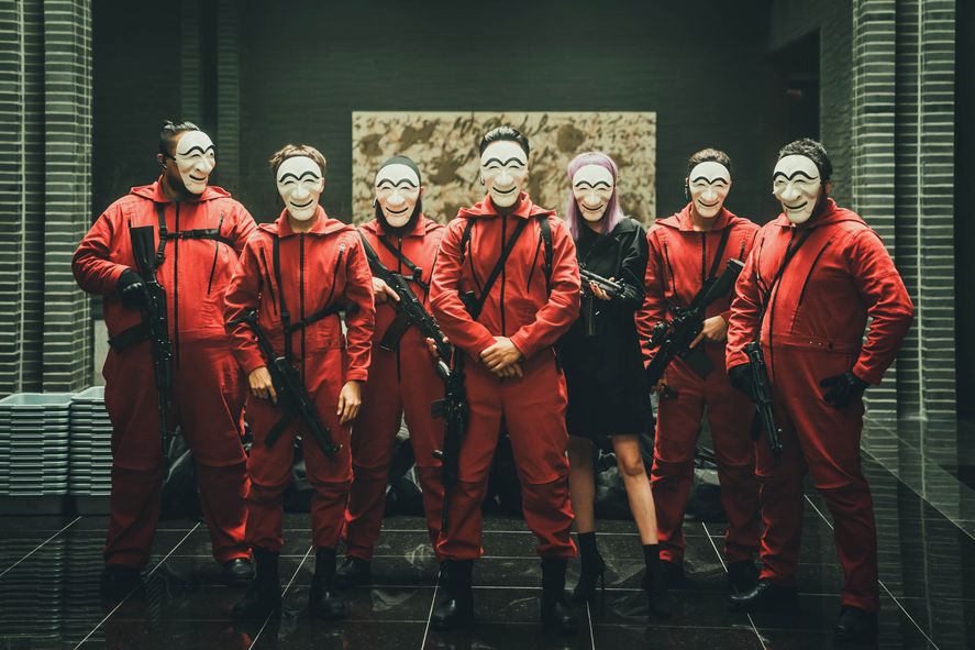 Este viernes también se estrena la remake coreana para Netflix de la exitosa serie española "La casa de papel".