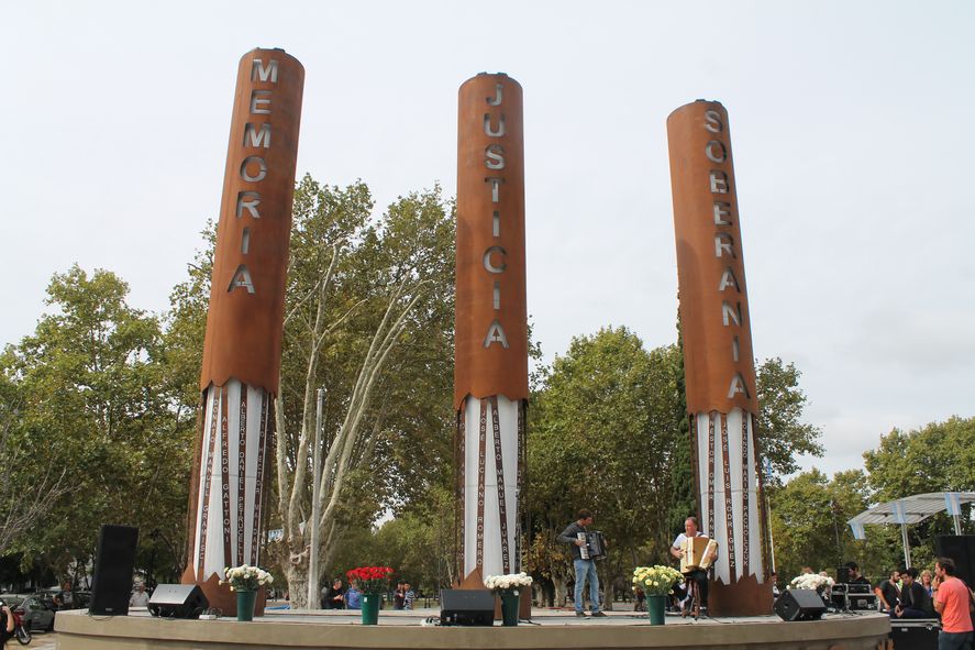 La propuesta de "Circuito Malvinas" en La Plata convoca a recorrer los lugares que marcaron a la ciudad en relación con la guerra de Malvinas.