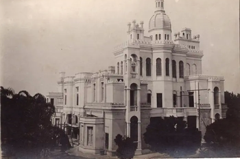 el paraiso: el pueblo donde borges fue bibliotecario en un castillo