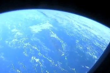 Las imágenes que publicó SpaceX del cohete en el que viajan astronautas de la NASA sorprendieron en las redes. 