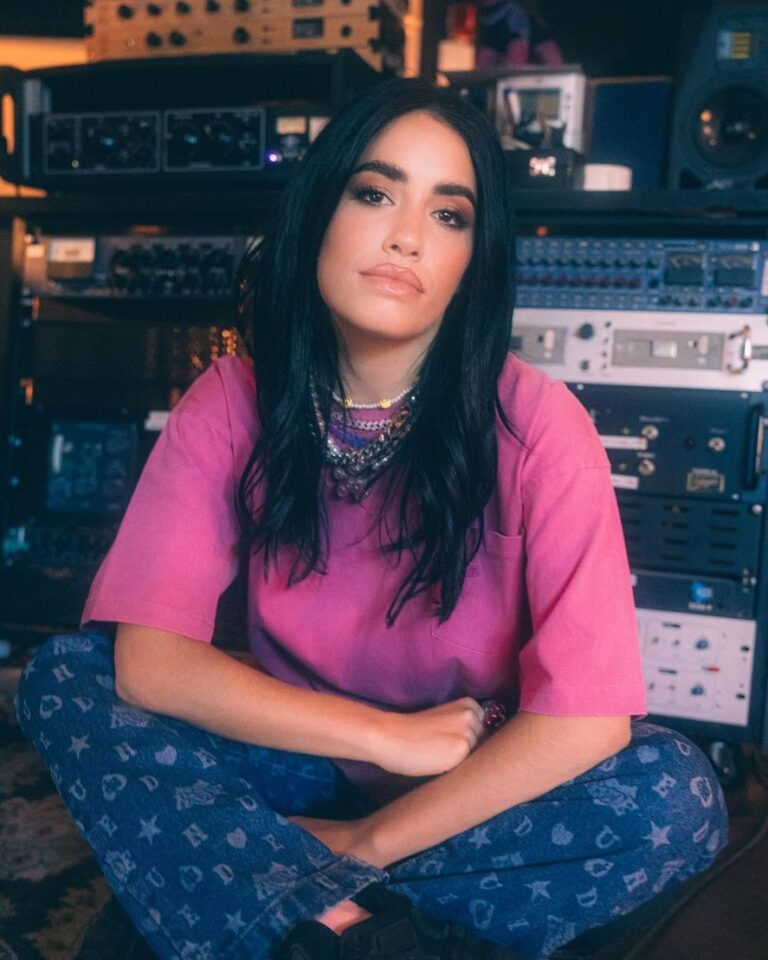Lali le respondió a Milei en pleno Cosquín Rock