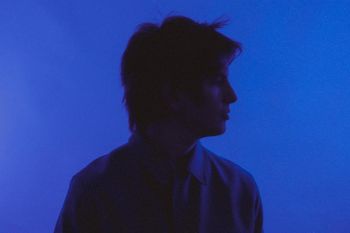 “Antiautomático” es para mí un mensaje de aliento y fuerza que me quise dar y le quise dar a la gente que me rodeaba, y que terminó bajando en forma de canción, asegura Nahuel Corbellini sobre su ultimo lanzamiento. 