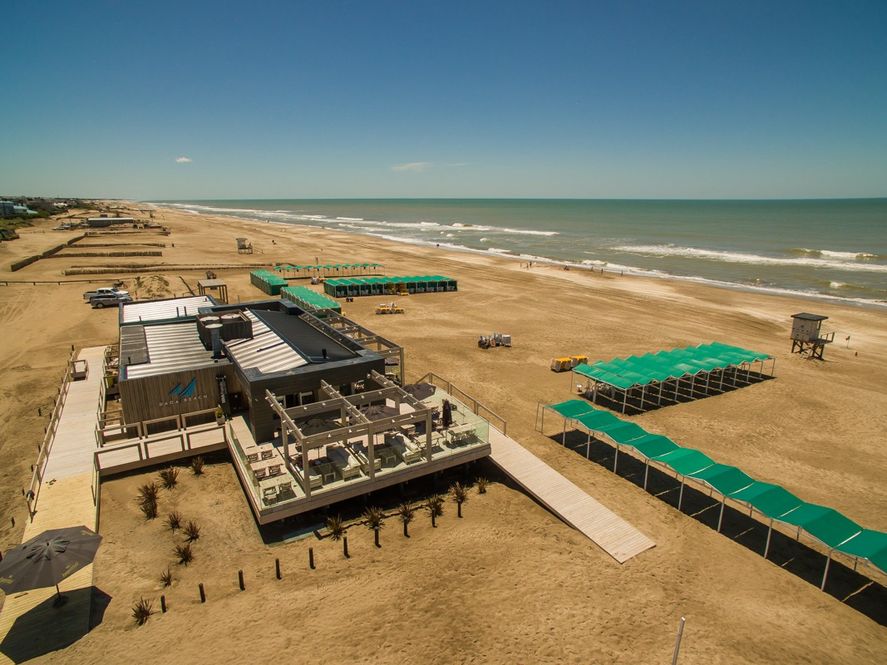 Limpieza de playas en Pinamar: el antes y después del adiós a los escombros