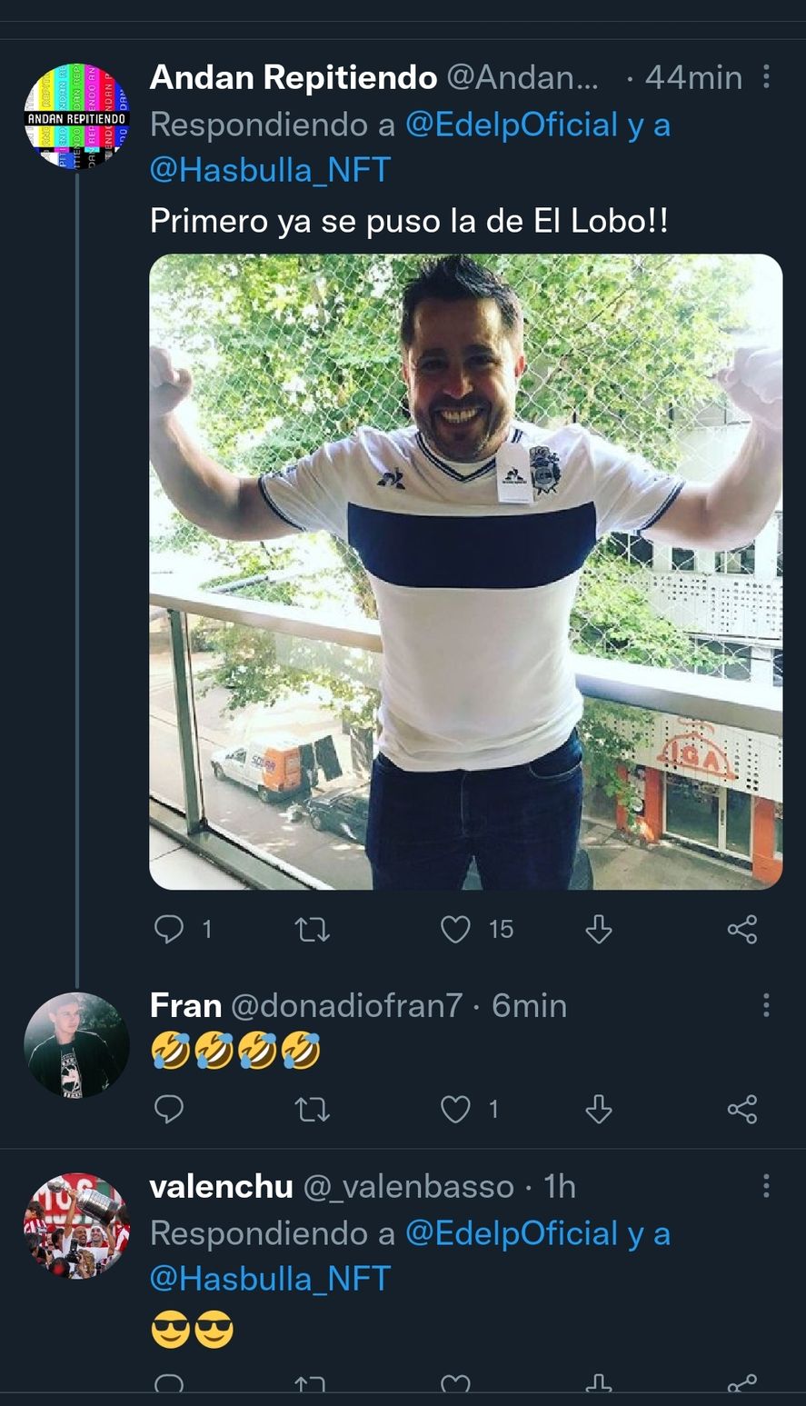 Los comentarios irónicos en redes sobre la visita del joven ruso que posó sosteniendo una camiseta de Estudiantes 