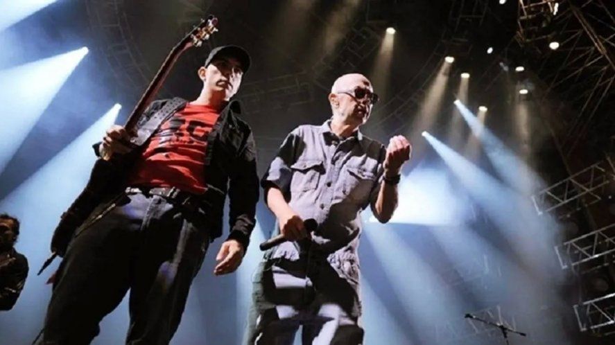 Gaspar Benegas, guitarrista de Los Fundamentalistas, junto al Indio Solari.