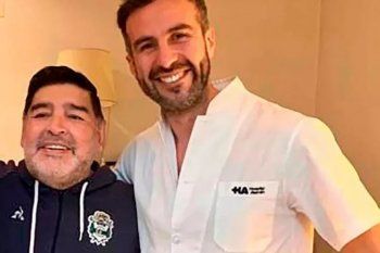 Diego Maradona junto al médico Leopoldo Luque