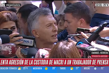 Macri se presentó a votar escoltado por un grupo de 6 empleados de seguridad privada