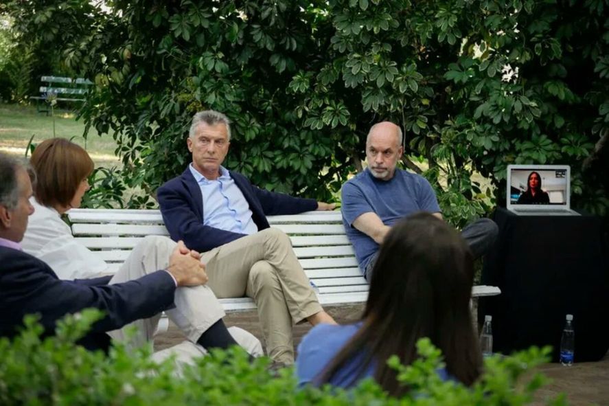 Horacio Rodríguez Larreta desplaza ampliamente a Mauricio Macri según una encuesta de opinión en la provincia de Buenos Aires.