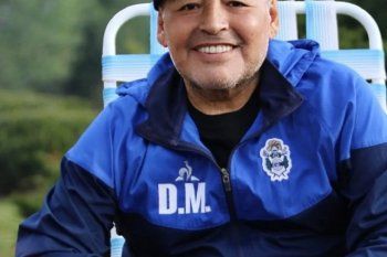 Diego Maradona en Gimnasia retratado por Eva Pardo.