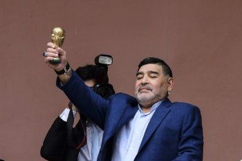 ya lo dijo tu padre: que le quiso decir maradona a macri