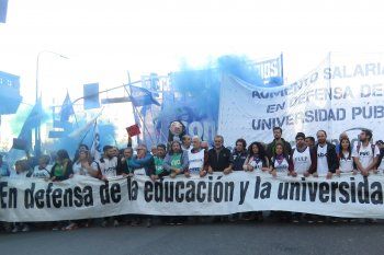 Docentes universitarios llamaron a un el paro total tras el veto de Milei 