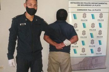 El hombre intentó meter marihuana debajo de una suela para su sobrino preso