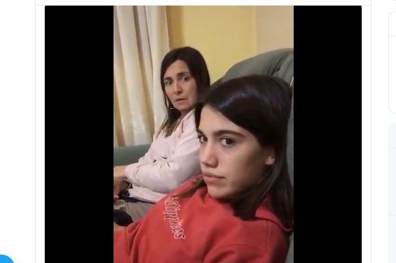 "Navidad cae martes 13", la insólita broma que volvió viral la cara de una madre.